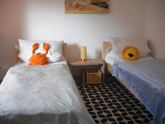 zweites Schlafzimmer mit Einzelbetten